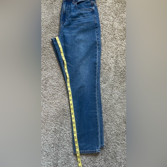 American Eagle Outfitters - Mom Jean. Size 4 short - Picture 9 of 9